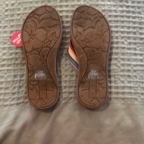 COPY - Roxy 7 Woman NWT  ROXY Squishy Flop Flop.  I have 4 pairs for myself. SO… - Picture 6 of 7
